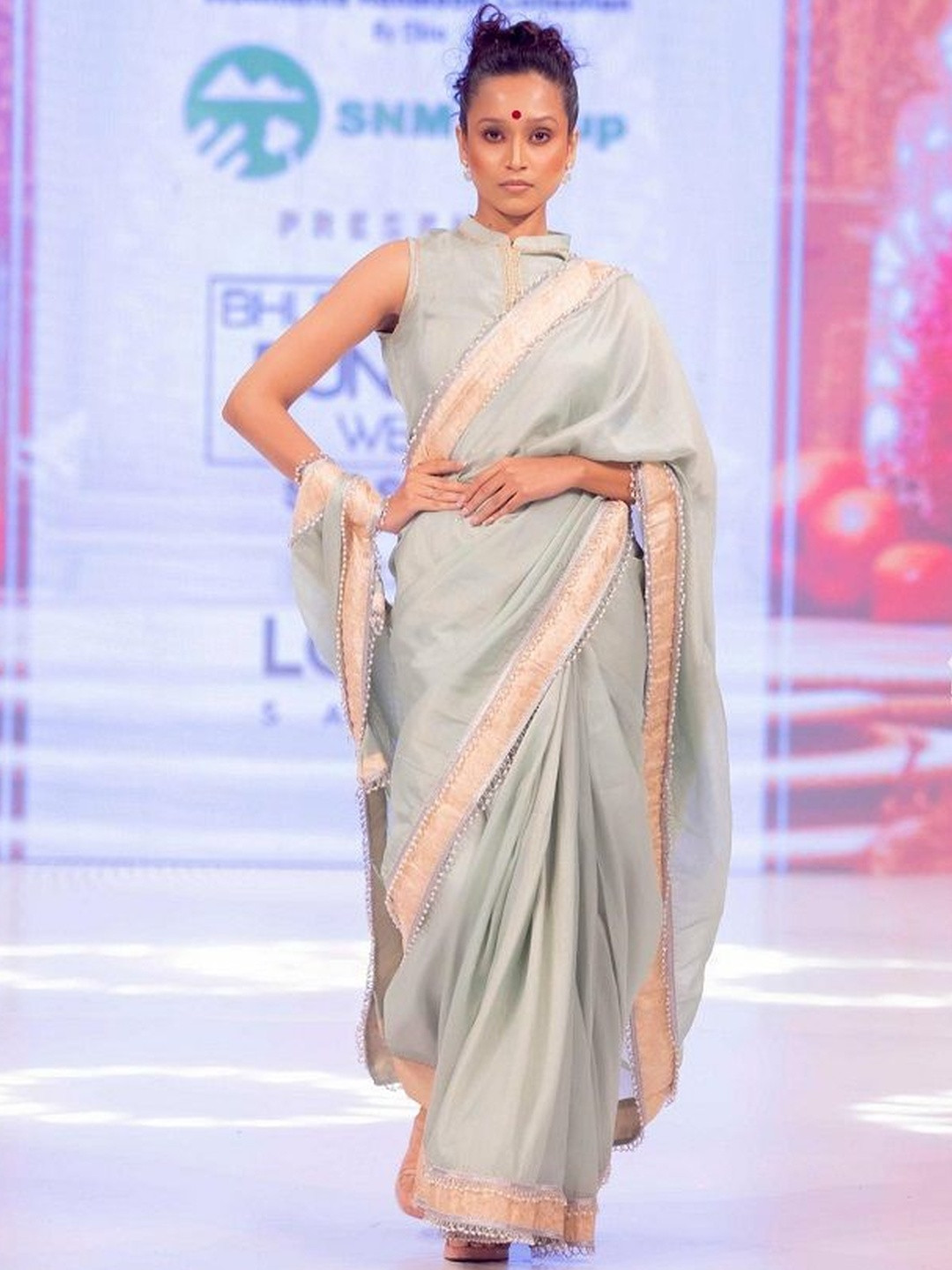 WowmaniaHandloomCollection Embroidered Handloom Saree