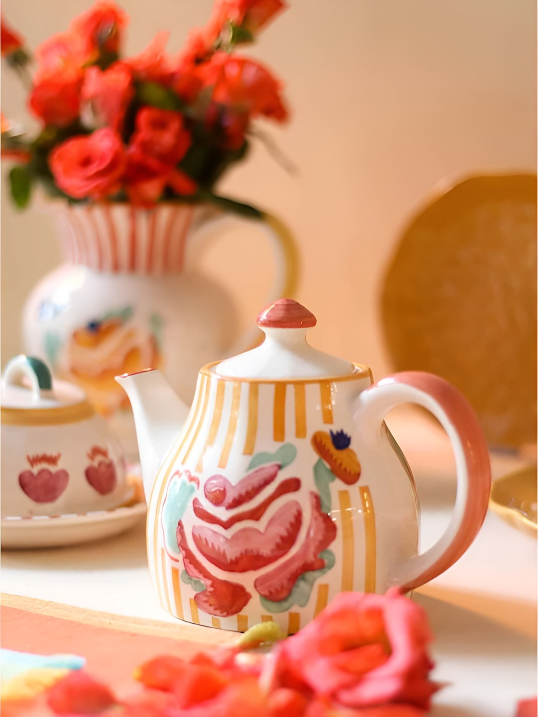 FREEDOM TREE Gypsy Rose White Floral Printed Dishwasher & Microwave Safe Ceramic Kettle