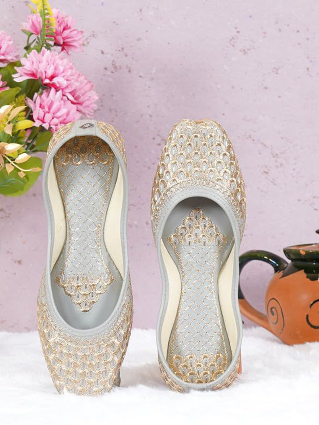 DFR Women Embroidered Rajasthani Mojari Girls Shoe