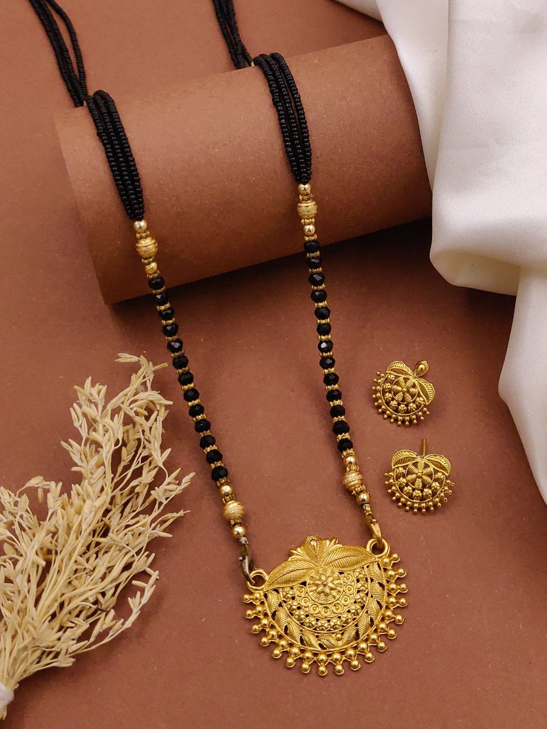 Bhanu diam Artificial Beaded Floral Design Mangalsutra With Earrings