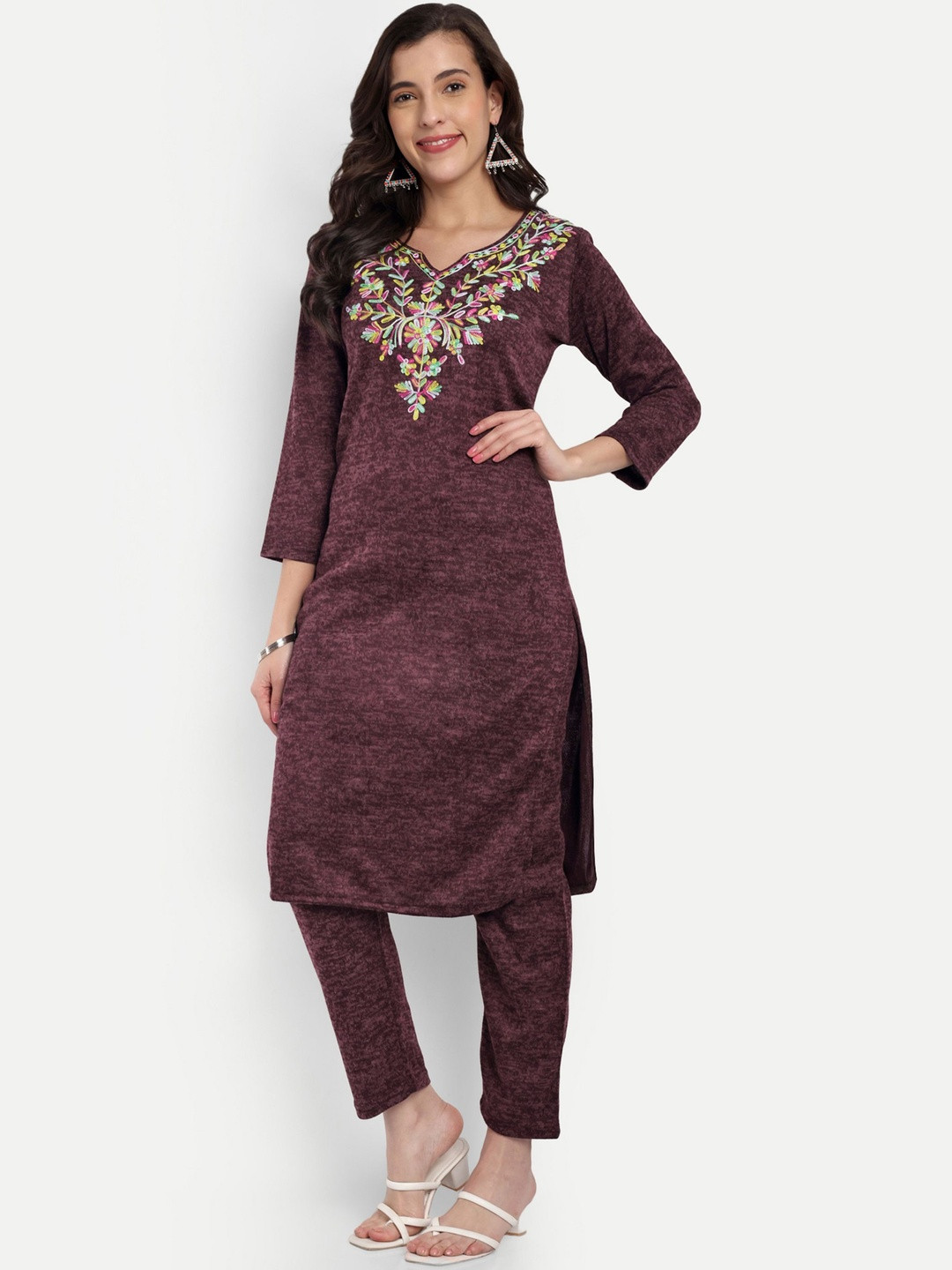 FNOCKS Ethnic Motifs Embroidered Regular Thread Work V-Neck Straight Kurta with Trousers