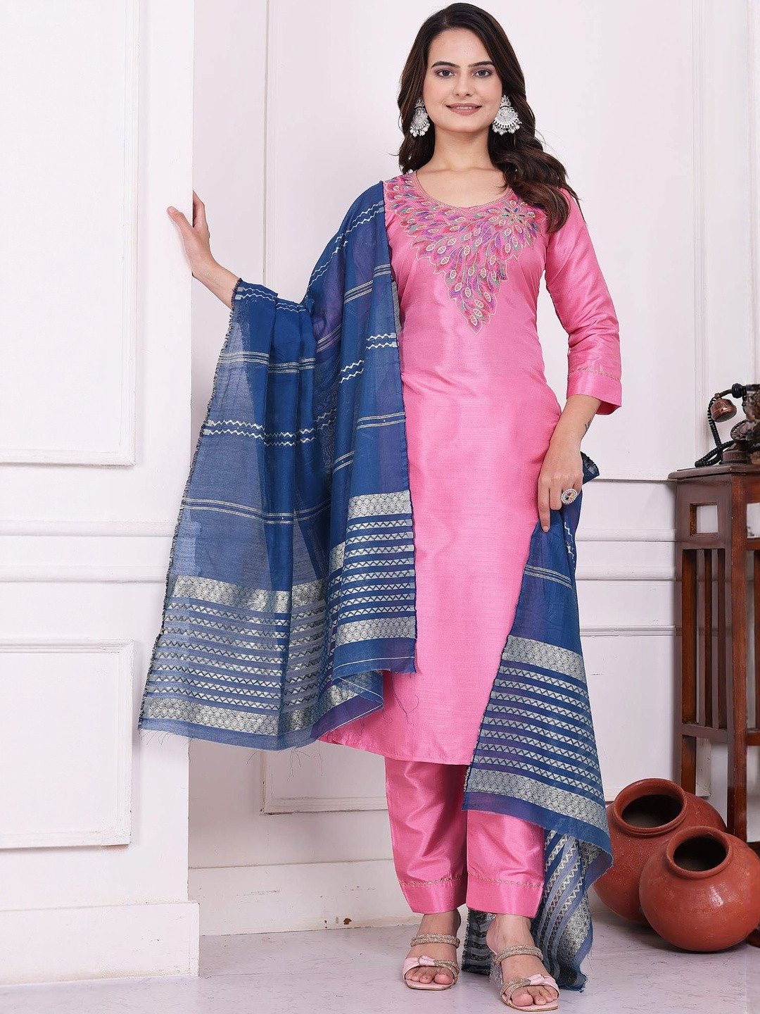 AVNISA ENTERPRISE Women Ethnic Motifs Embroidered Kurta with Trousers & Dupatta