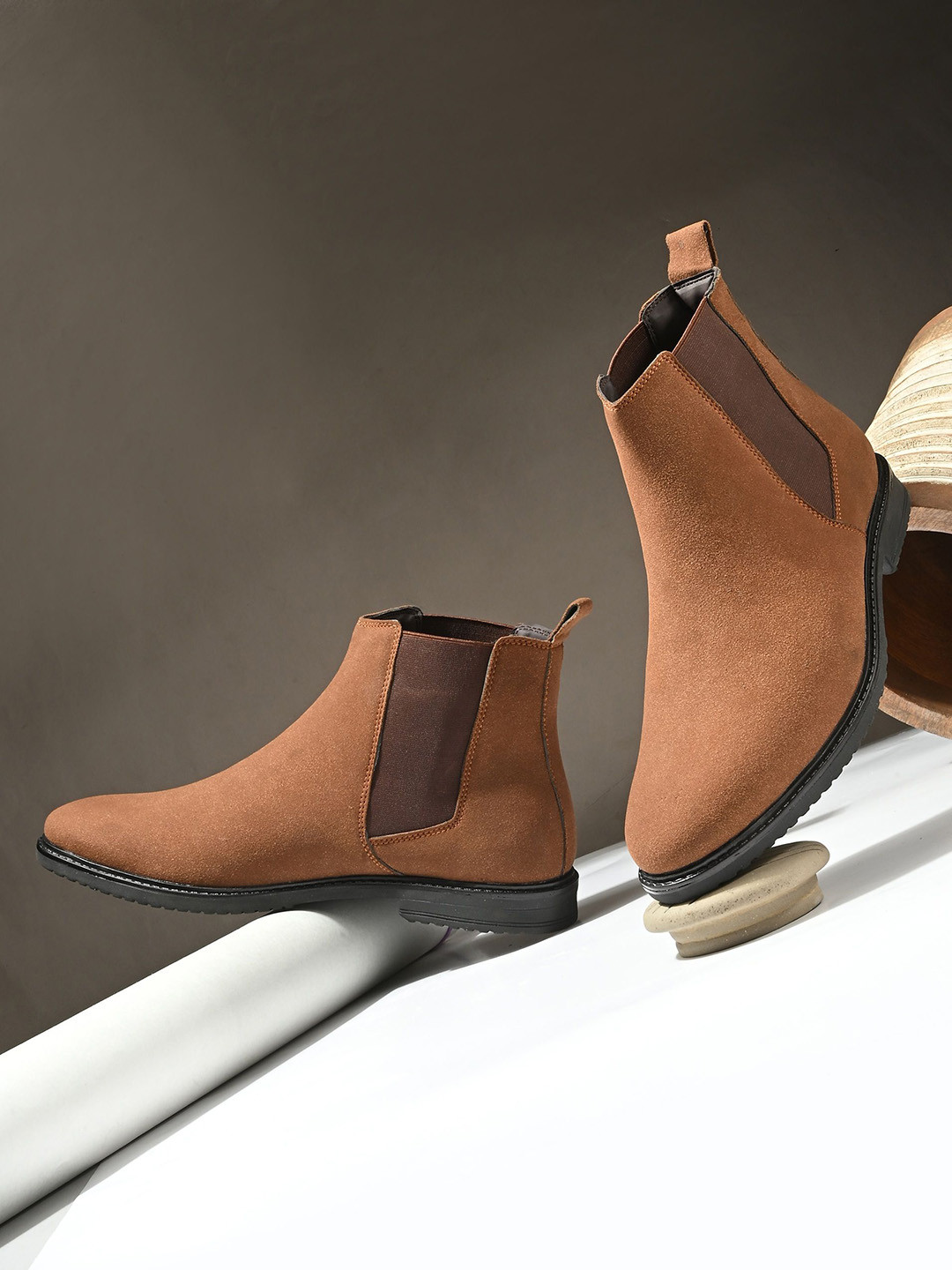 House of Pataudi Men Lightweight Soft Cushioned Footbed Chelsea Boots