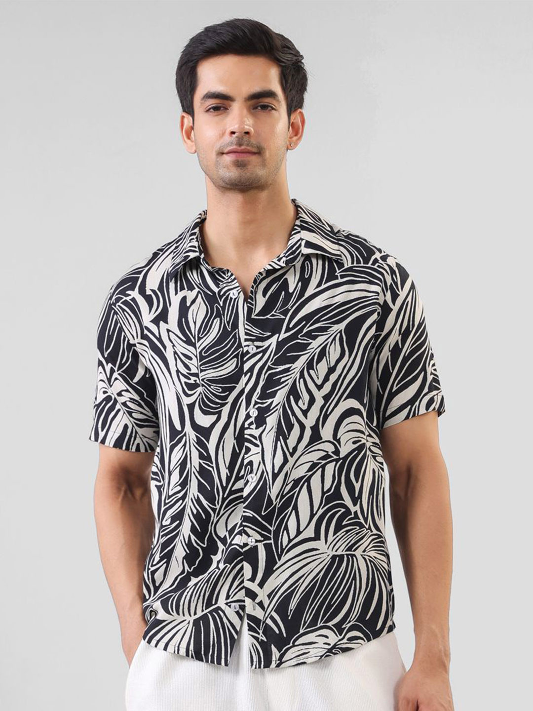 TRULOOM Relaxed Floral Printed Spread Collar Short Sleeves Casual Shirt