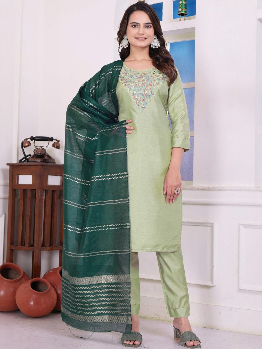 AVNISA ENTERPRISE Floral Yoke Design Thread Work Straight Kurta With Trousers & Dupatta