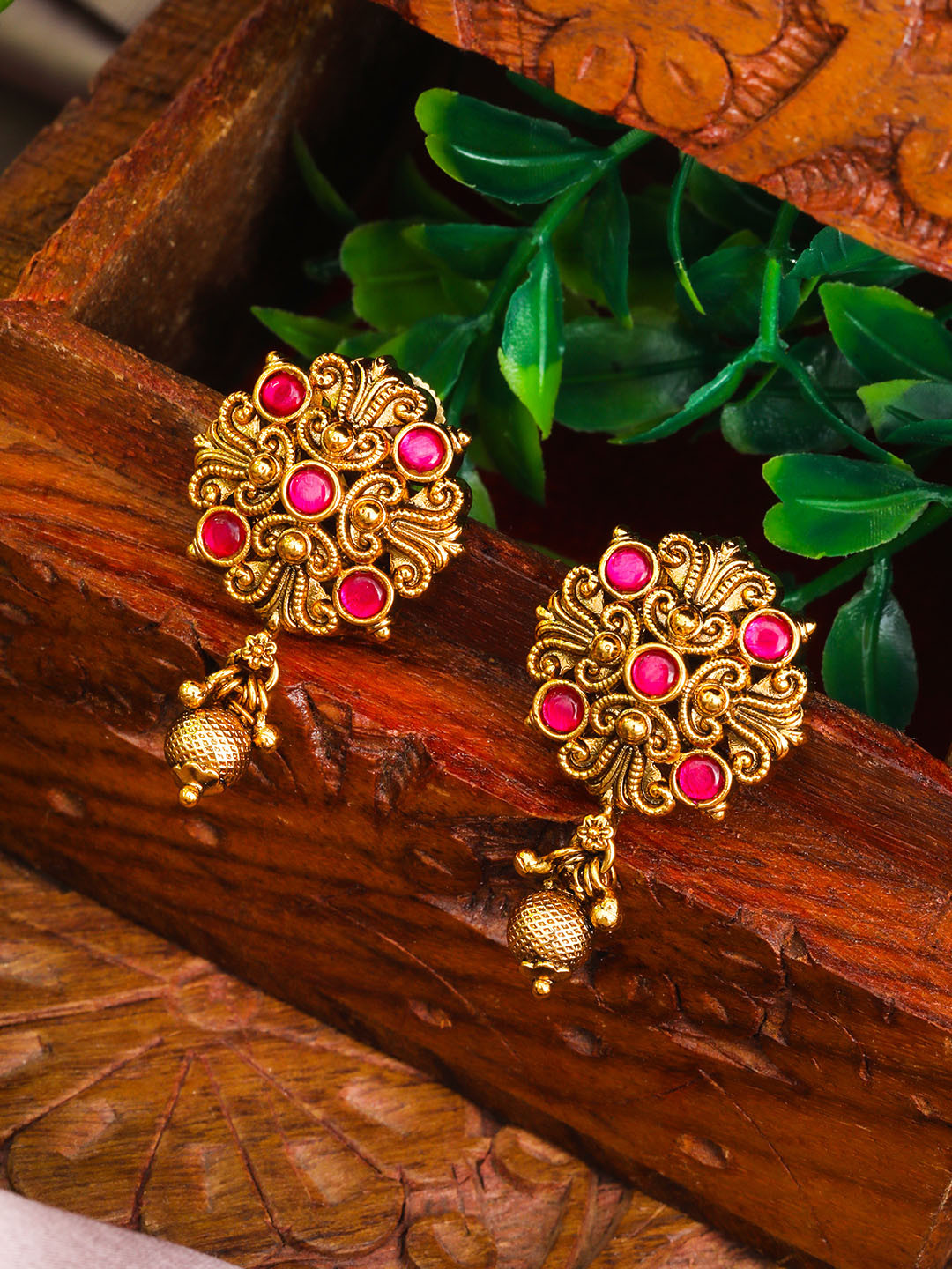 South Temple Jewellery Gold-Plated Artificial Stones Studded & Beaded Circular Studs