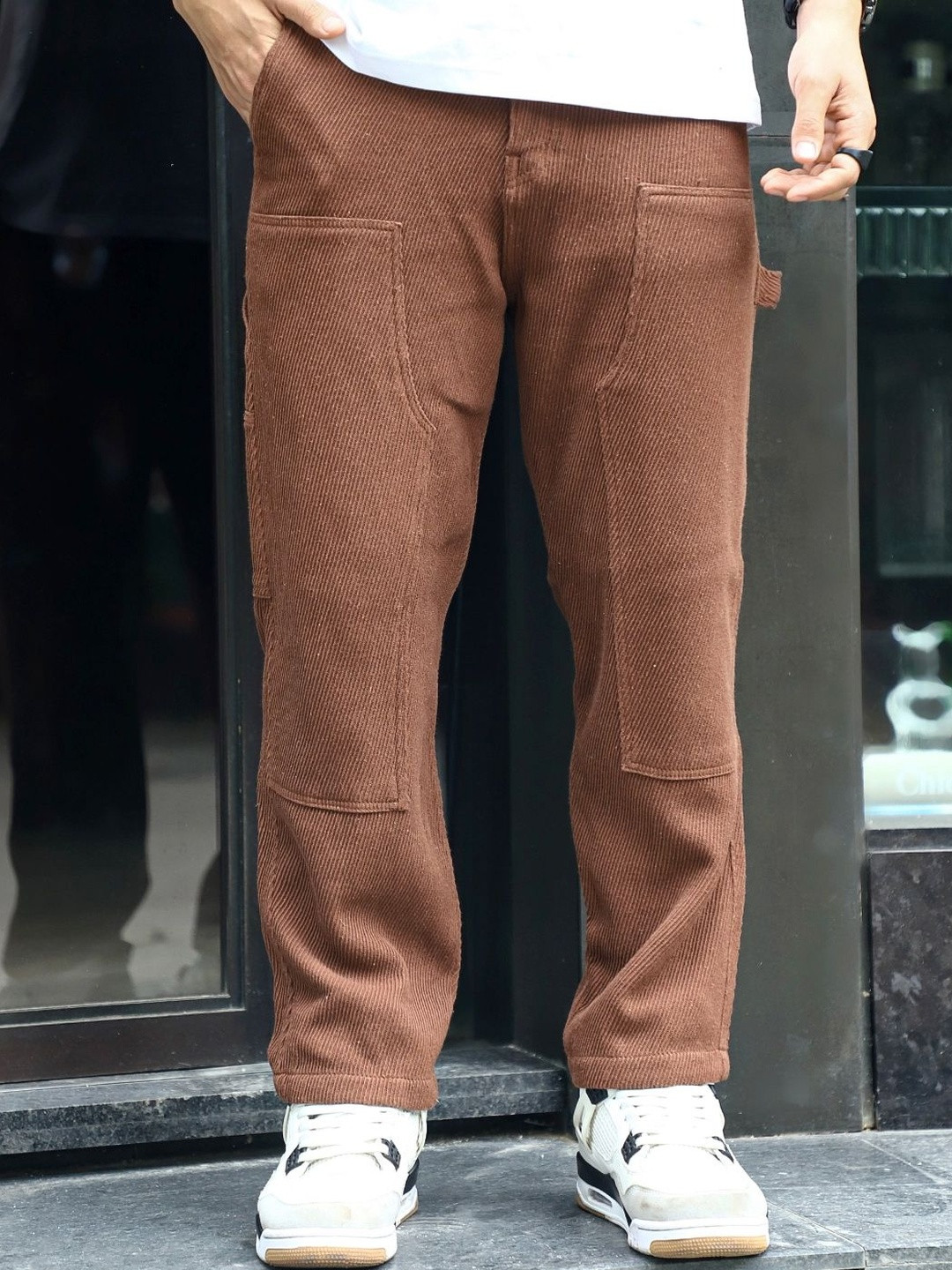 JIMMY & JORDAN Tiger Claw Men Regular Fit Textured Mid Rise Easy Wash Cargos Trousers