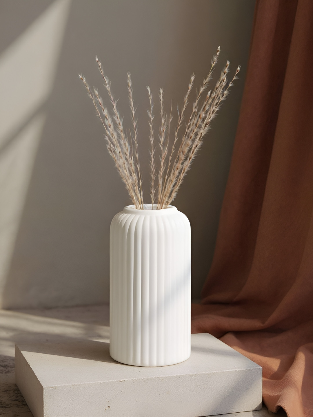 Kreative Arts White Ribbed Ceramic Matt Flower Vase