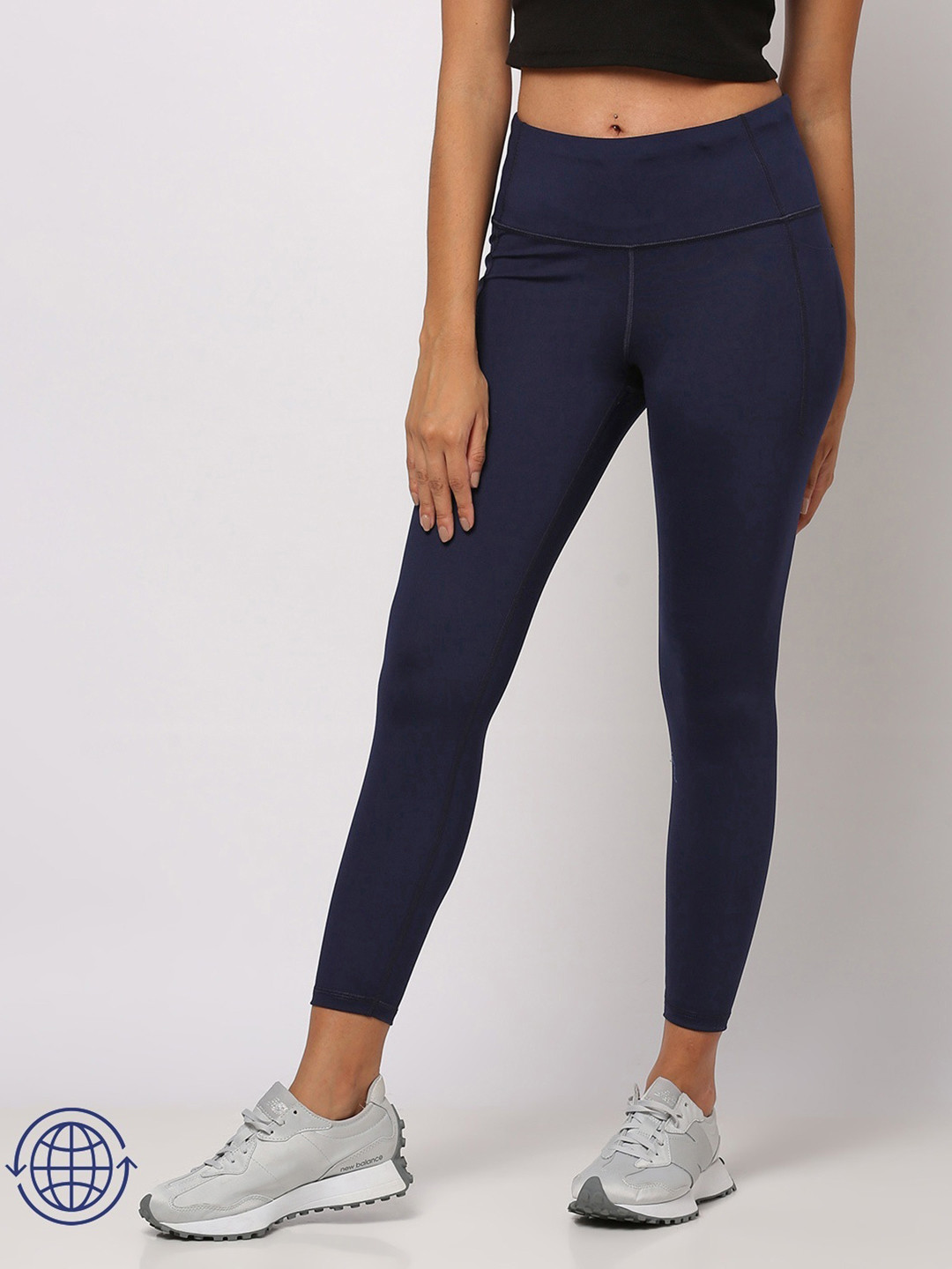 GAP Women Moisture Wicking 3/4th Length Leggings With Contrast Stitch