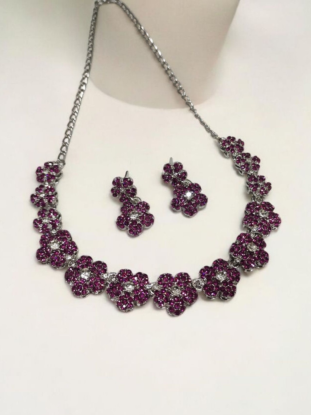 Women Click Stone Studded Floral Design Jewellery Set