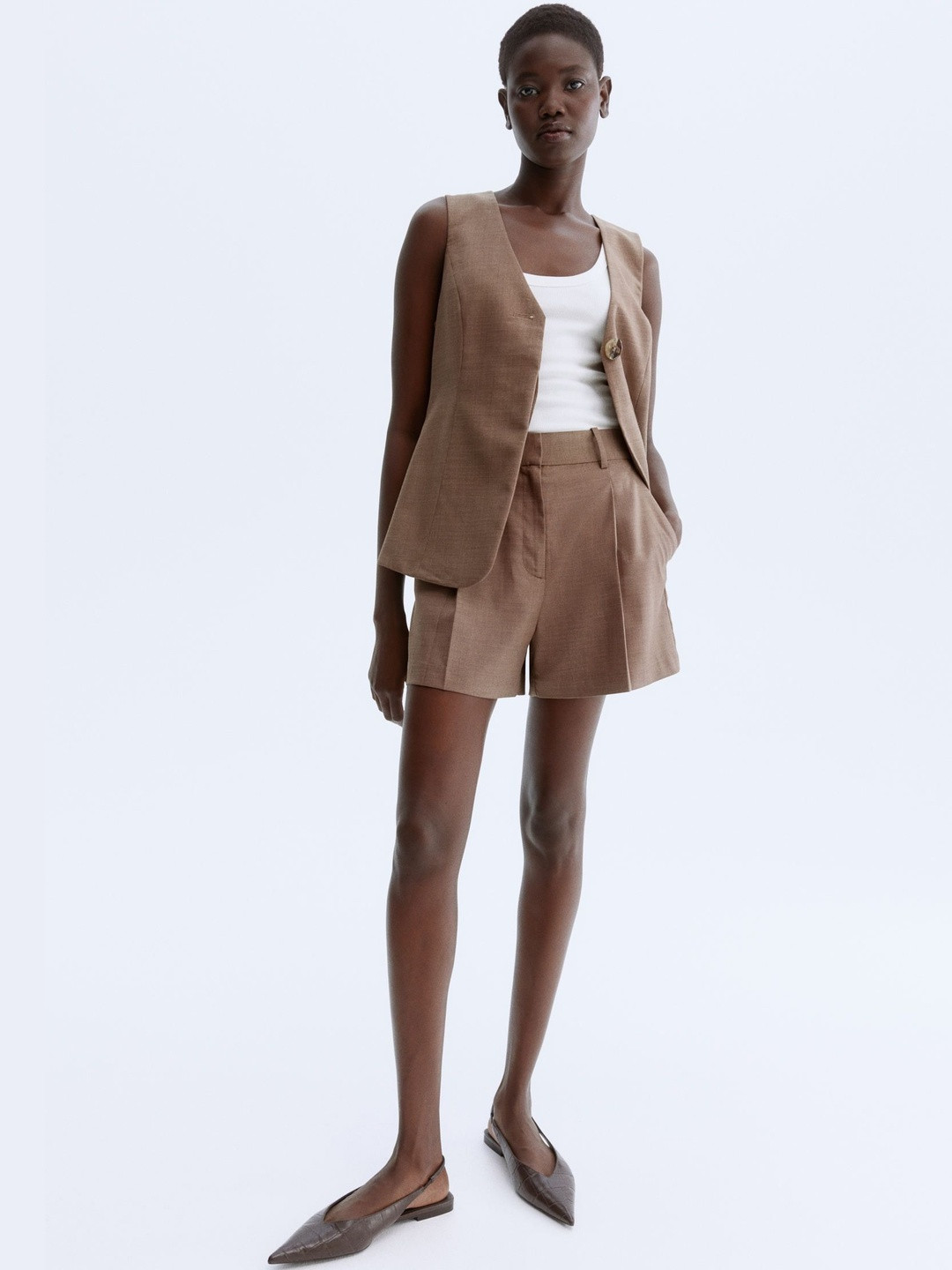 H&M Solid Pleat-Front Regular Fit Mid-Rise Shorts