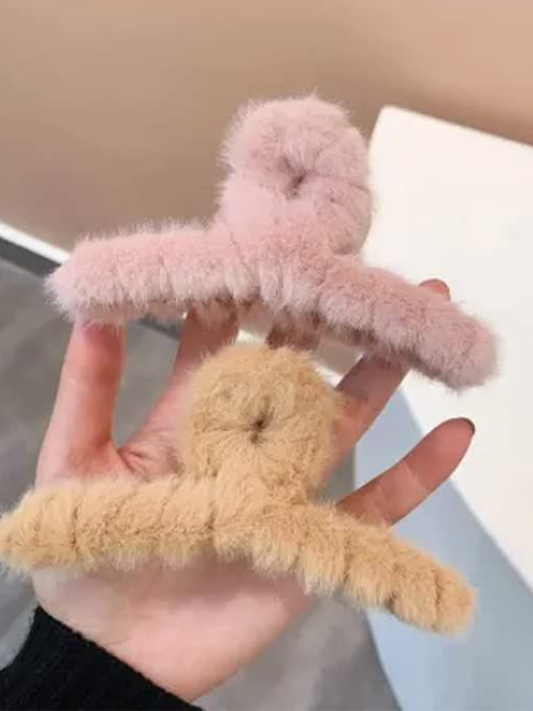 Lyphy Women Set of 6 Plush Barrettes Fur Grip T Shape Claw Clip