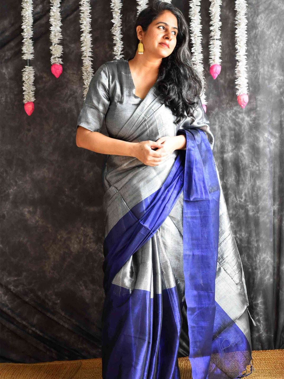 Sundarii Abha Colourblocked Dual Shaded Tissue Saree With Unstitched Blouse Piece