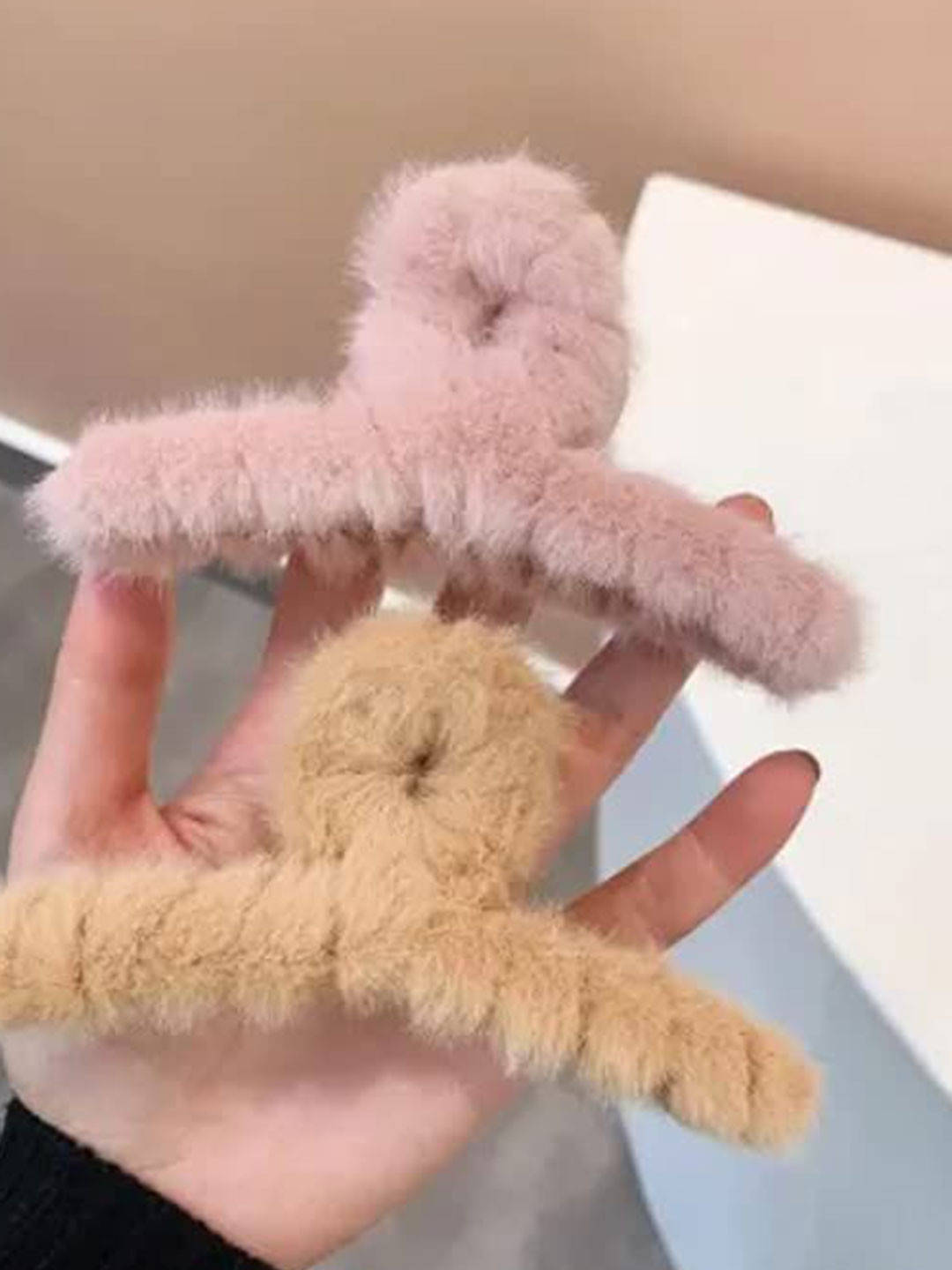 KHANBAGSTORE Women Set of 3 Plush Barrettes Fur Grip T Shape Clips