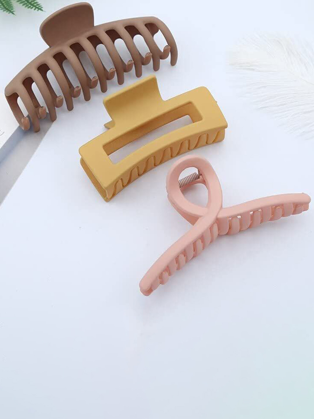 Nayakk Women Set Of 3 Strong Pins Claw Clip