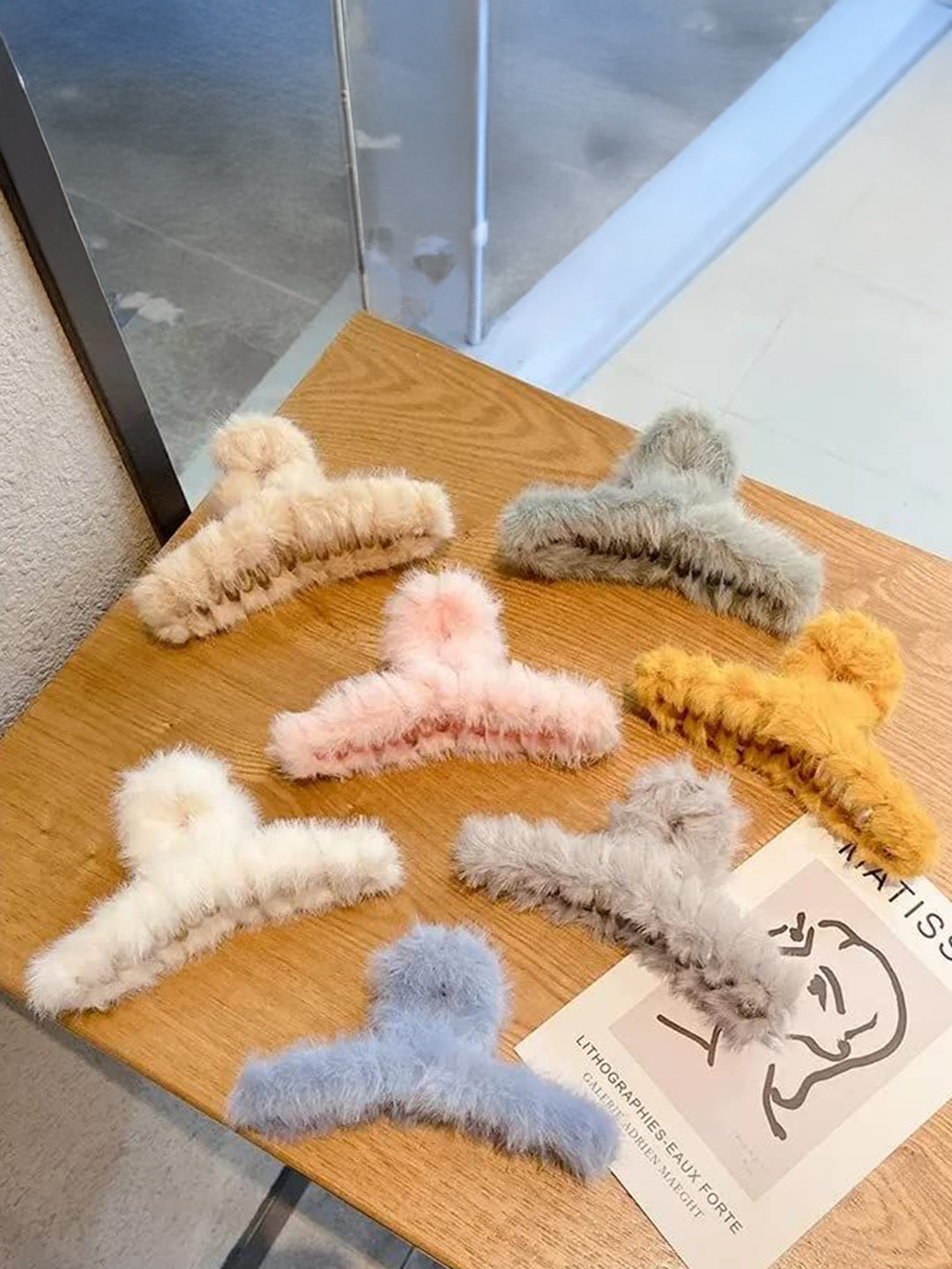 HANDBAG COLLECTION Women Set of 7 Plush Barrettes Fur Grip T Shape Clips