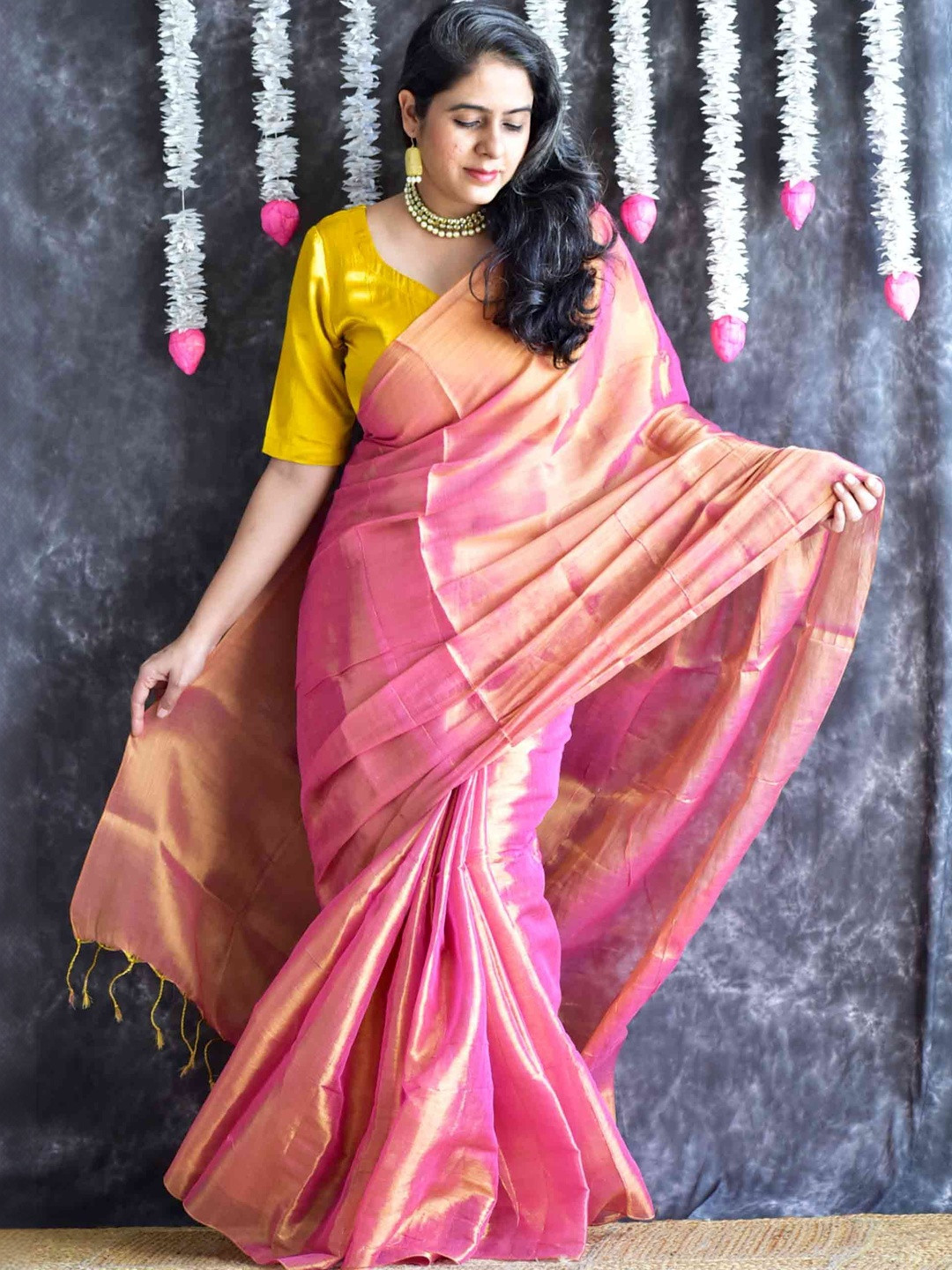 Sundarii Suhaana Dual Shaded Woven Design Zari Tissue Saree With Unstitched Blouse Piece
