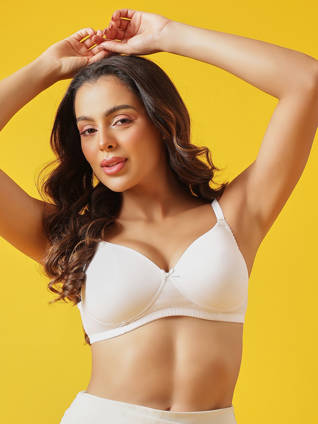 Clovia White Solid Lightly-Padded & Non-Wired T-Shirt Bra BR1049A1832B
