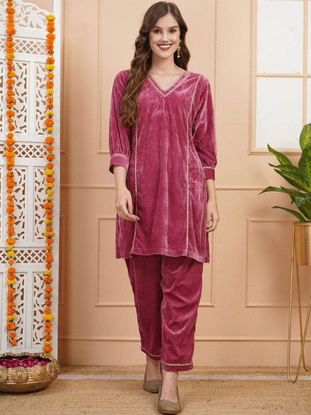 Dubai Collection Lace Detail V-Neck Three-Quarter Sleeves Velvet Tunic With Trouser