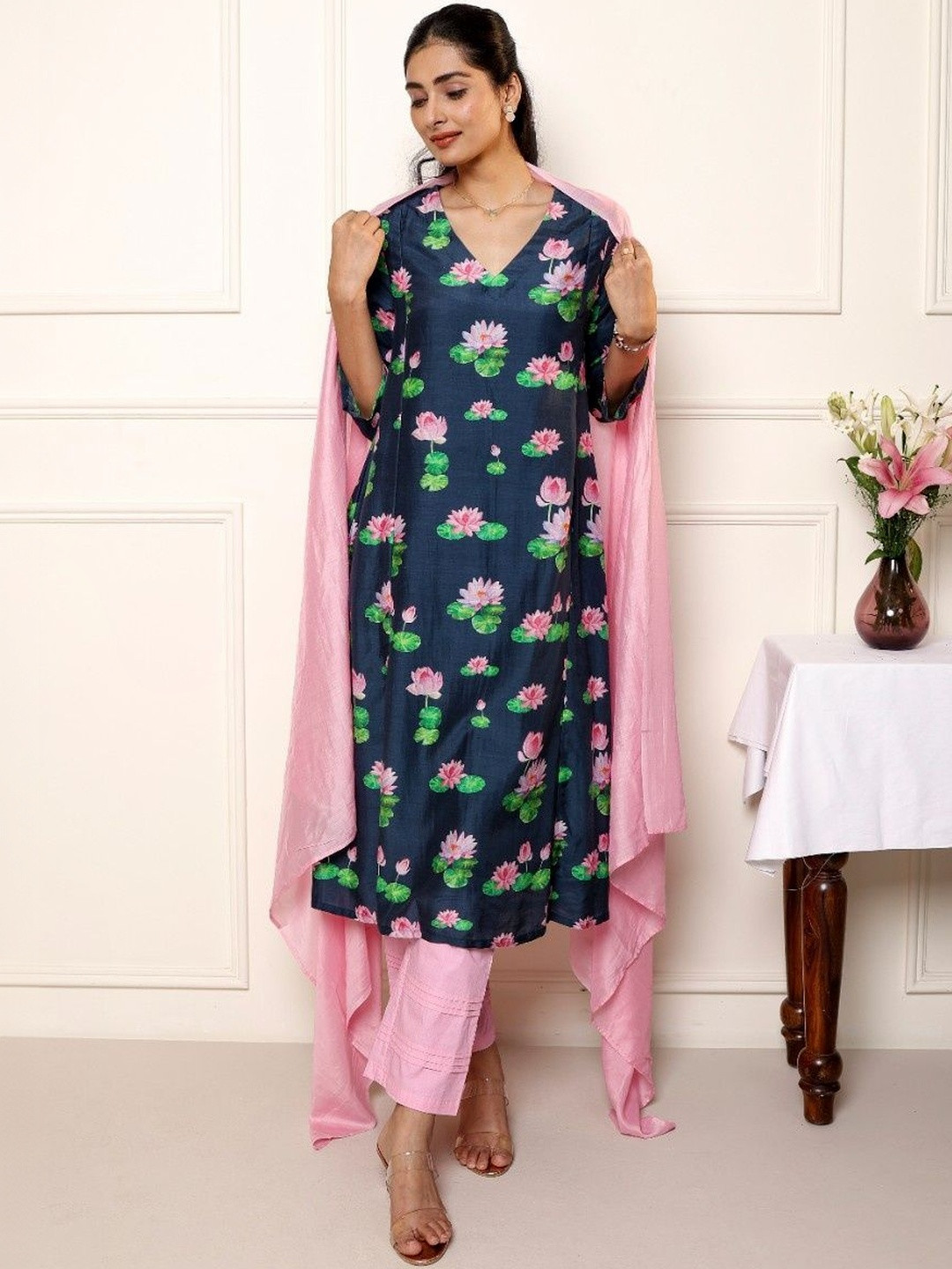 Studio Rabha Women Floral Printed Regular Kurta with Trousers & With Dupatta