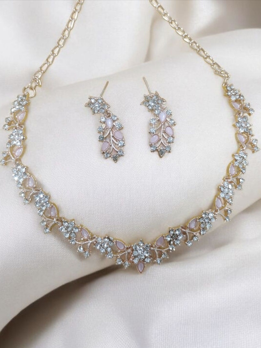 Women Click Stone Studded Floral Design Jewellery Set