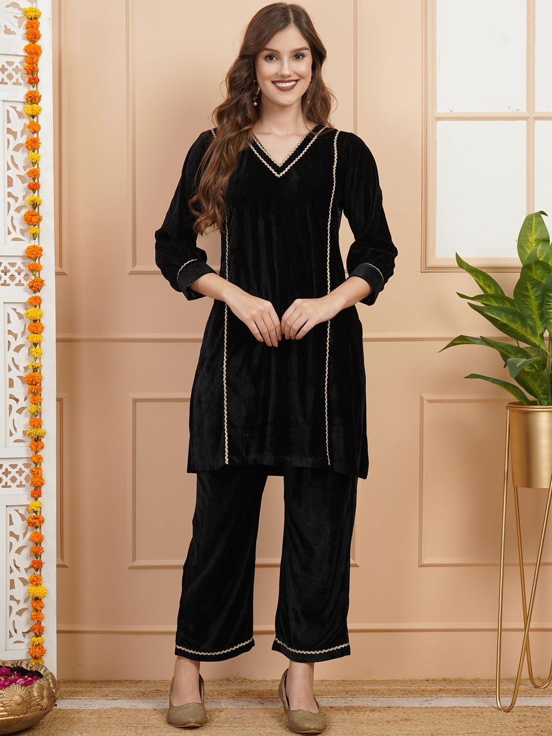 Dubai Collection Lace Detail V-Neck Three-Quarter Sleeves Velvet Tunic With Trouser