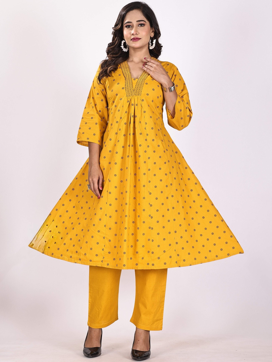 ROSHNI Women Ethnic Motifs Printed Pleated Thread Work Pure Cotton Kurta with Trousers