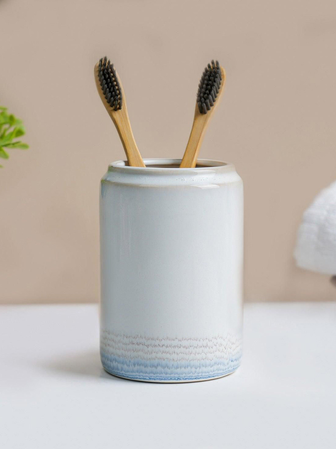 MARKET99 White & Blue Fine-Lined Ceramic Tooth Brush Holder