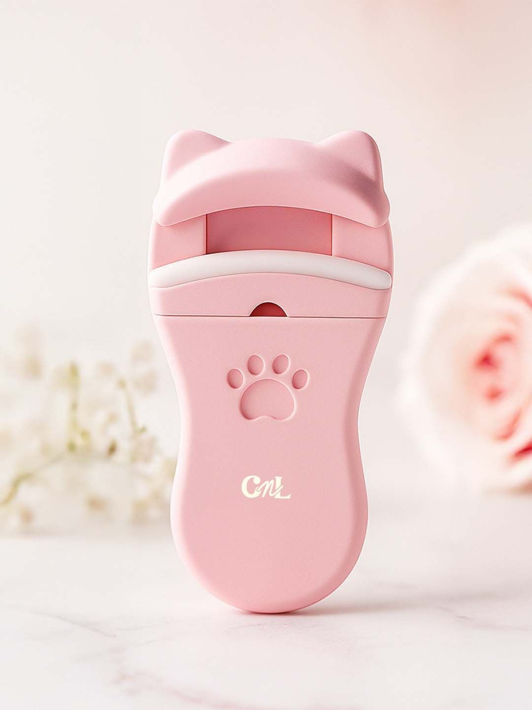 CUFFS N LASHES Soft Touch And Lightweight Cat Eye Curl-W Mini Eyelash Curler