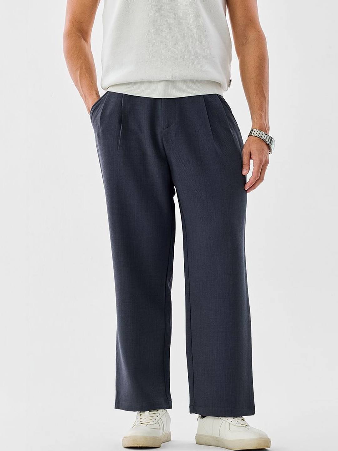 Snitch Men Baggy Fit Pleated Mid-Rise Casula Trouser