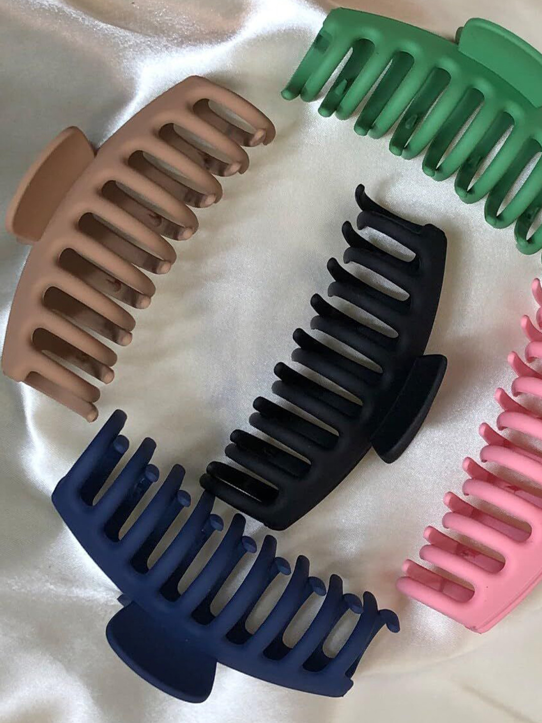 SHREEWATCHES Women Matt Finished Set of 2 Claw Clip