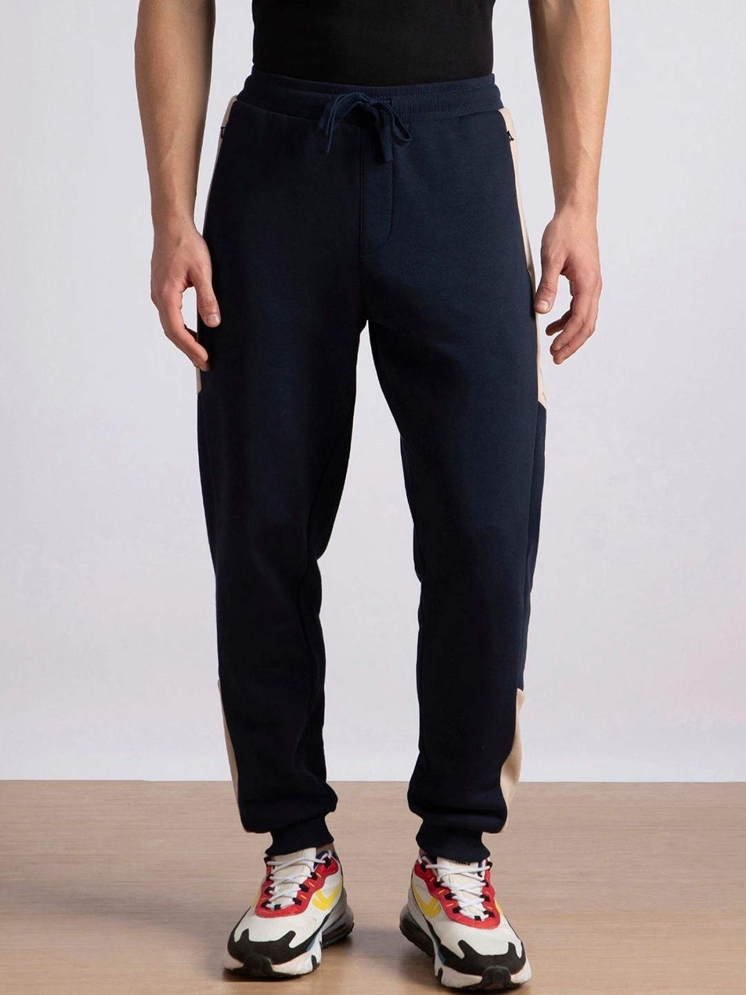 Jockey Super Combed Cotton Rich Fleece Fabric Regular Fit Jogger with Zipper Pockets-UM56