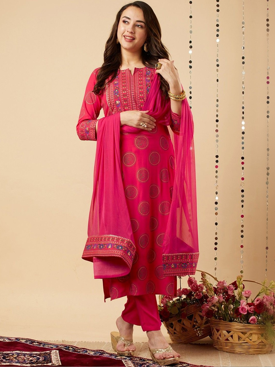 QUEENSFAB Women Printed Regular Thread Work Kurta with Trousers & With Dupatta