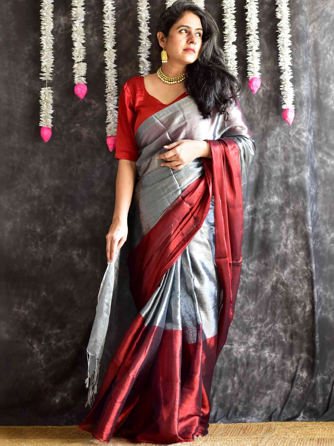 Sundarii Ruby Woo Colourblocked Dual Shaded Tissue Saree With Unstitched Blouse Piece