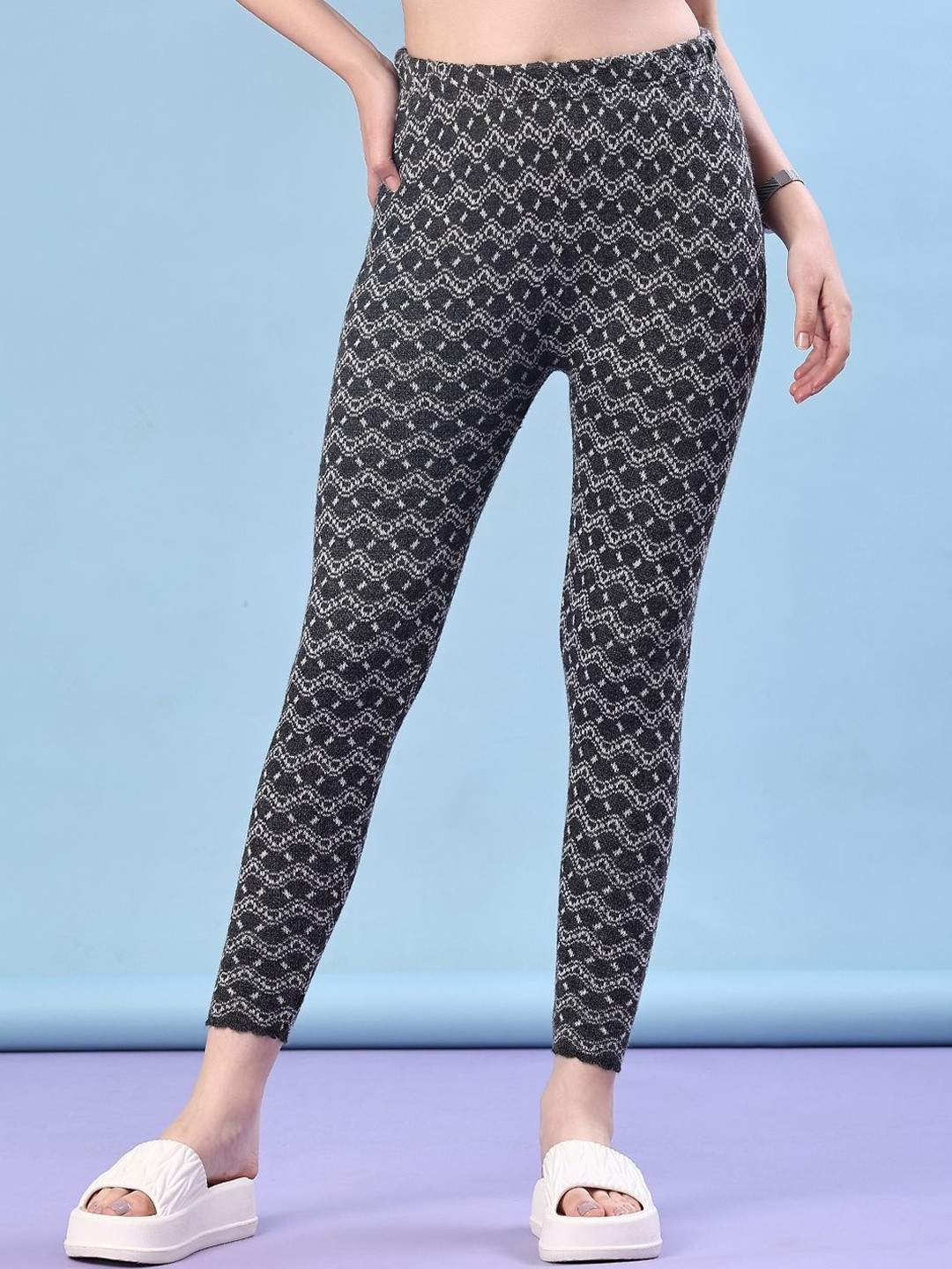 V-Mart Women Self Designed Mid-Rise Ankle-Length Leggings