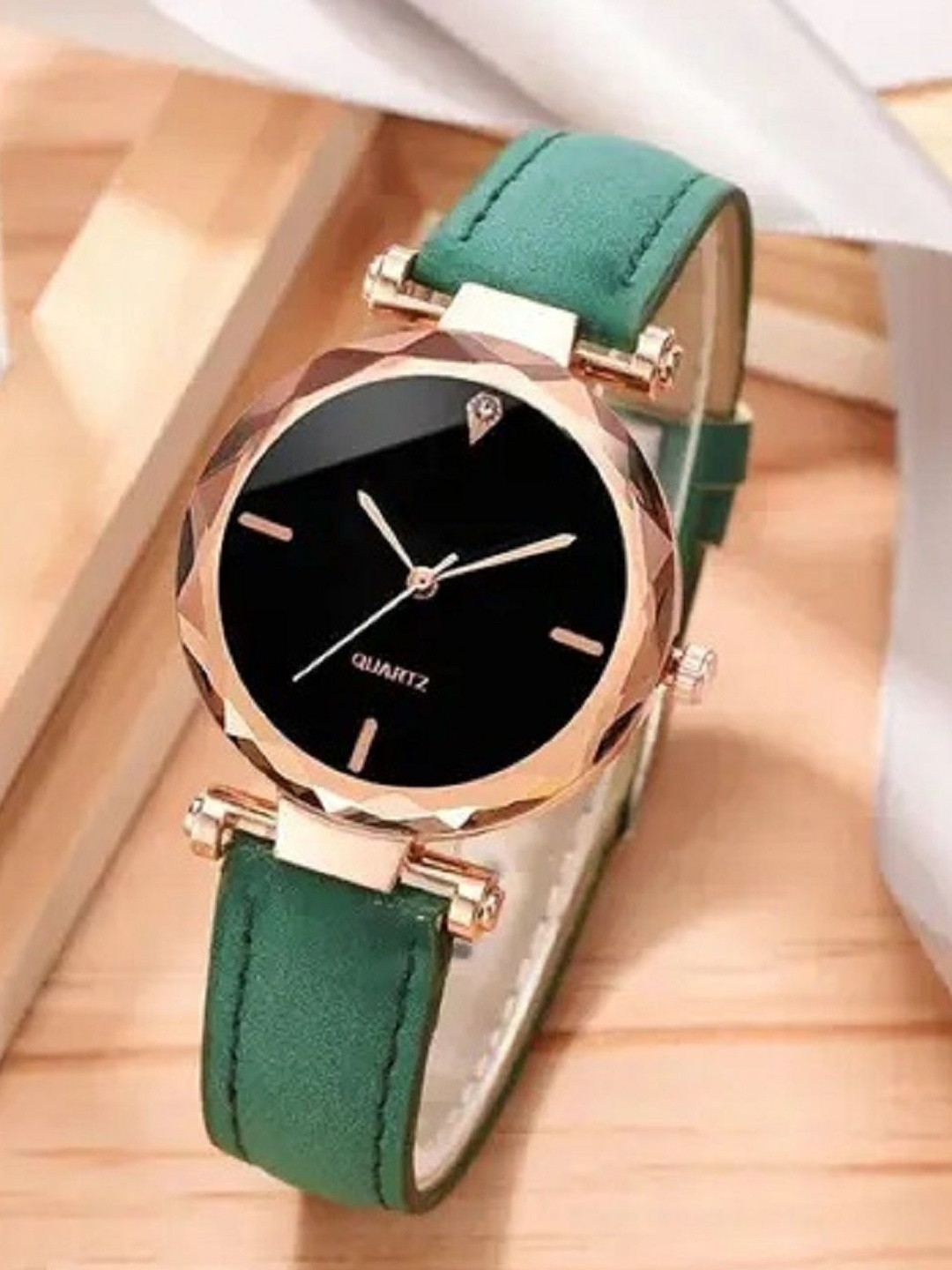 SZN Women Dial & Leather Straps Analogue Watch MG Leather Green AvSZNN36514429