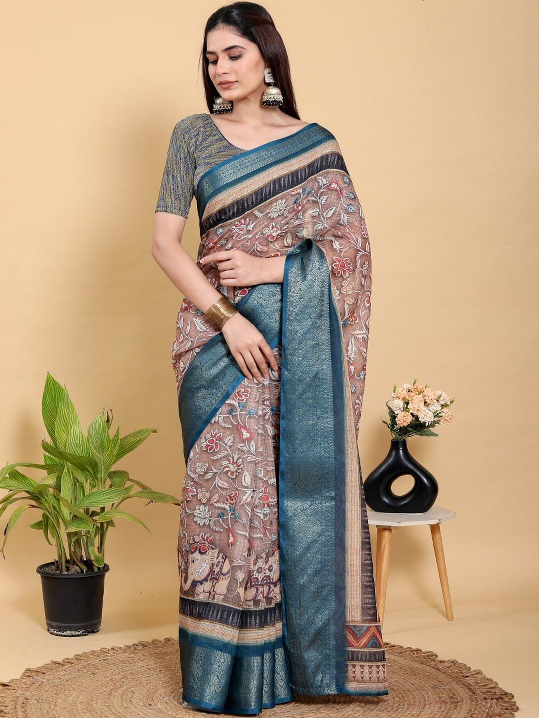 DAATAR Floral Printed Woven Design Border Saree