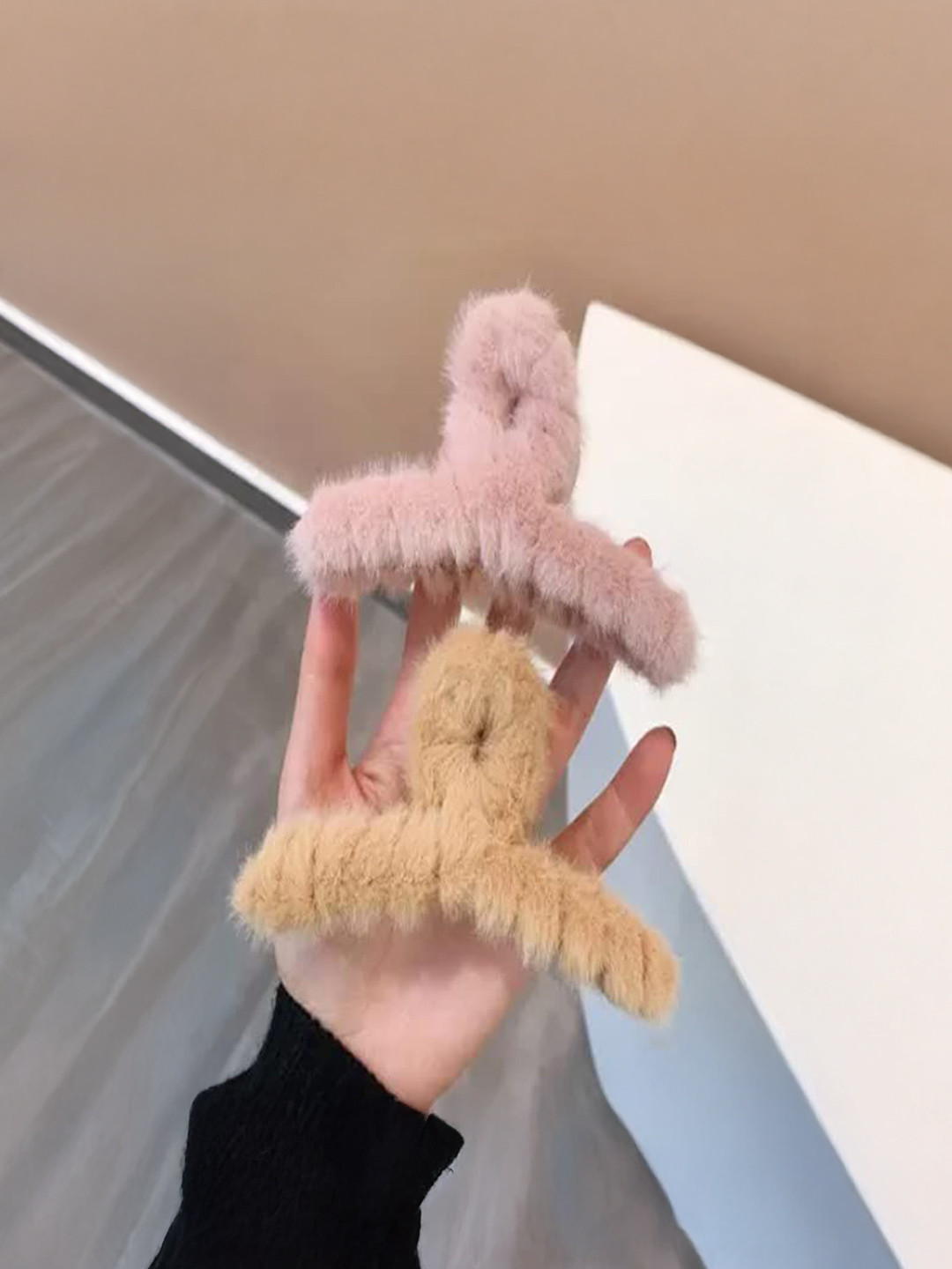 DailyObjects Women Set of 2 Plush Barrettes Fur Grip T Shape Clips Claw Clip