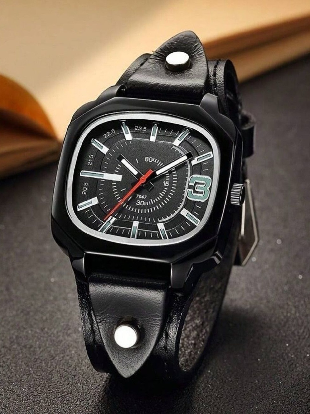 SZN Men Dial & Leather Straps Analogue Watch Veentage Black
