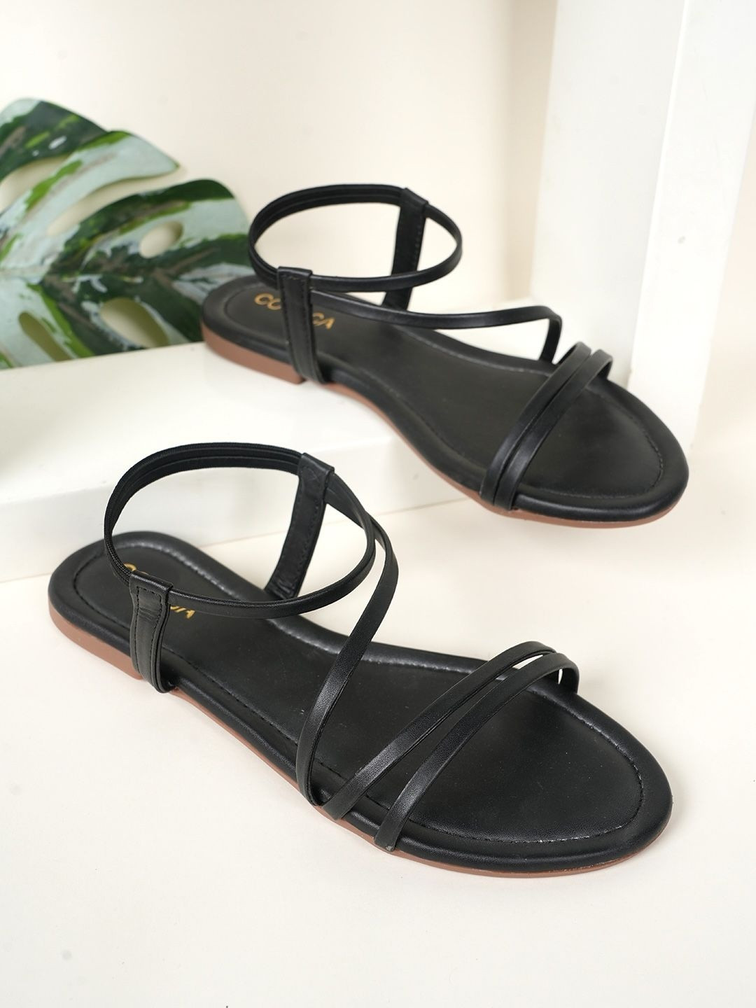 CORSICA Women Textured One Toe Flats with Buckles