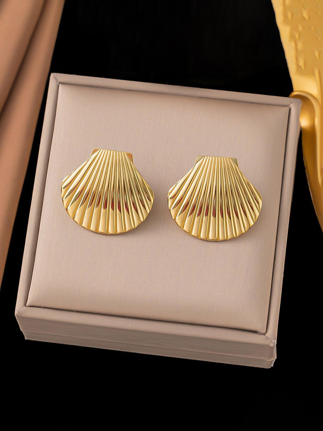 Designs & You Stainless Steel Gold-Plated Animal Shaped Studs