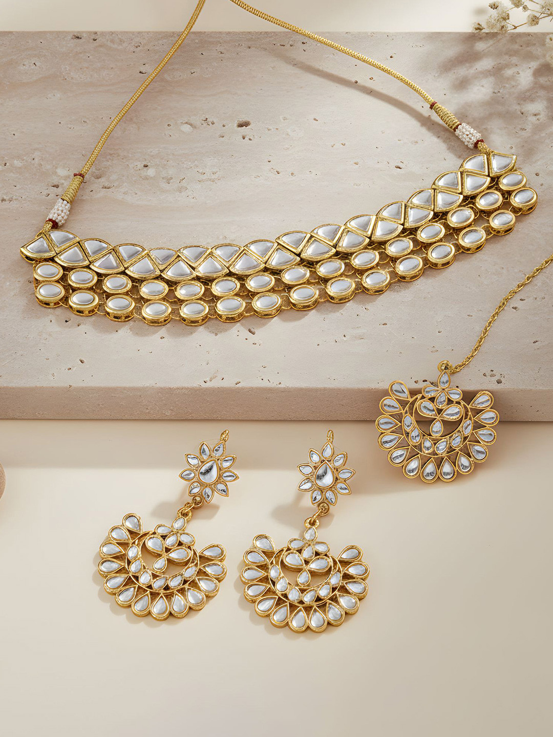 KARATCART Gold Plated Kundan Studded Handcrafted Jewellery Set