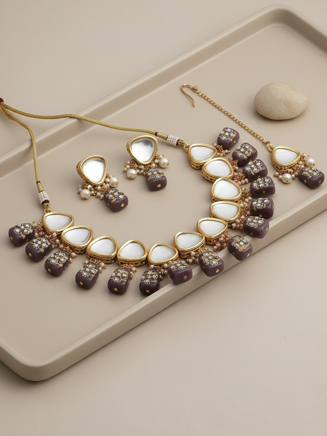 KARATCART Gold-Plated White Kundan-Studded Beaded Jewellery Set