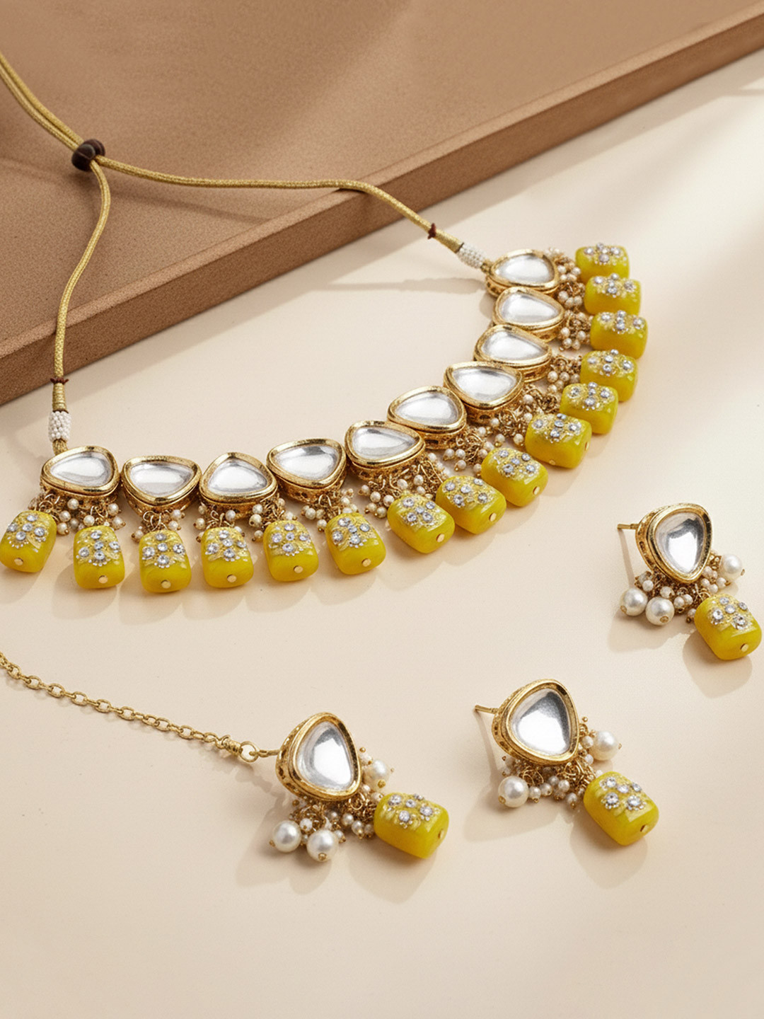 KARATCART Gold-Plated Light Yellow Tumble And Polki Kundan Studded Jewellery Set