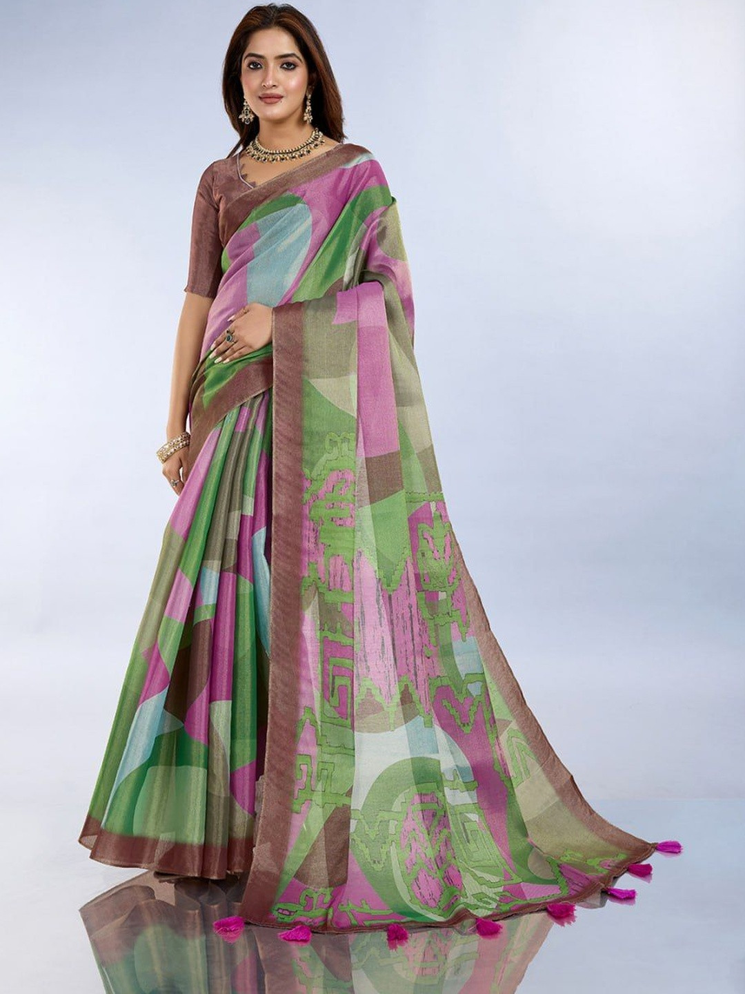 DAATAR Women Geometric Printed Saree With An Unstitched Blouse Piece