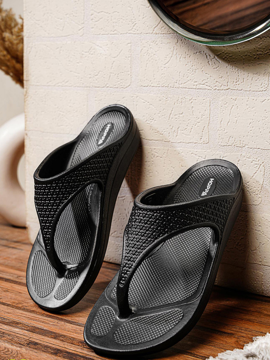 Hoppa Alice Black Womens Flipflop