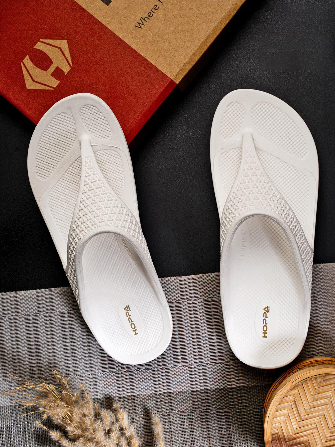 Hoppa Alice White Womens Flipflop