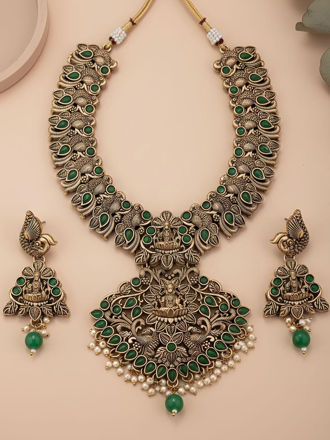 KARATCART Gold-Plated Kundan-Studded Jewellery Set