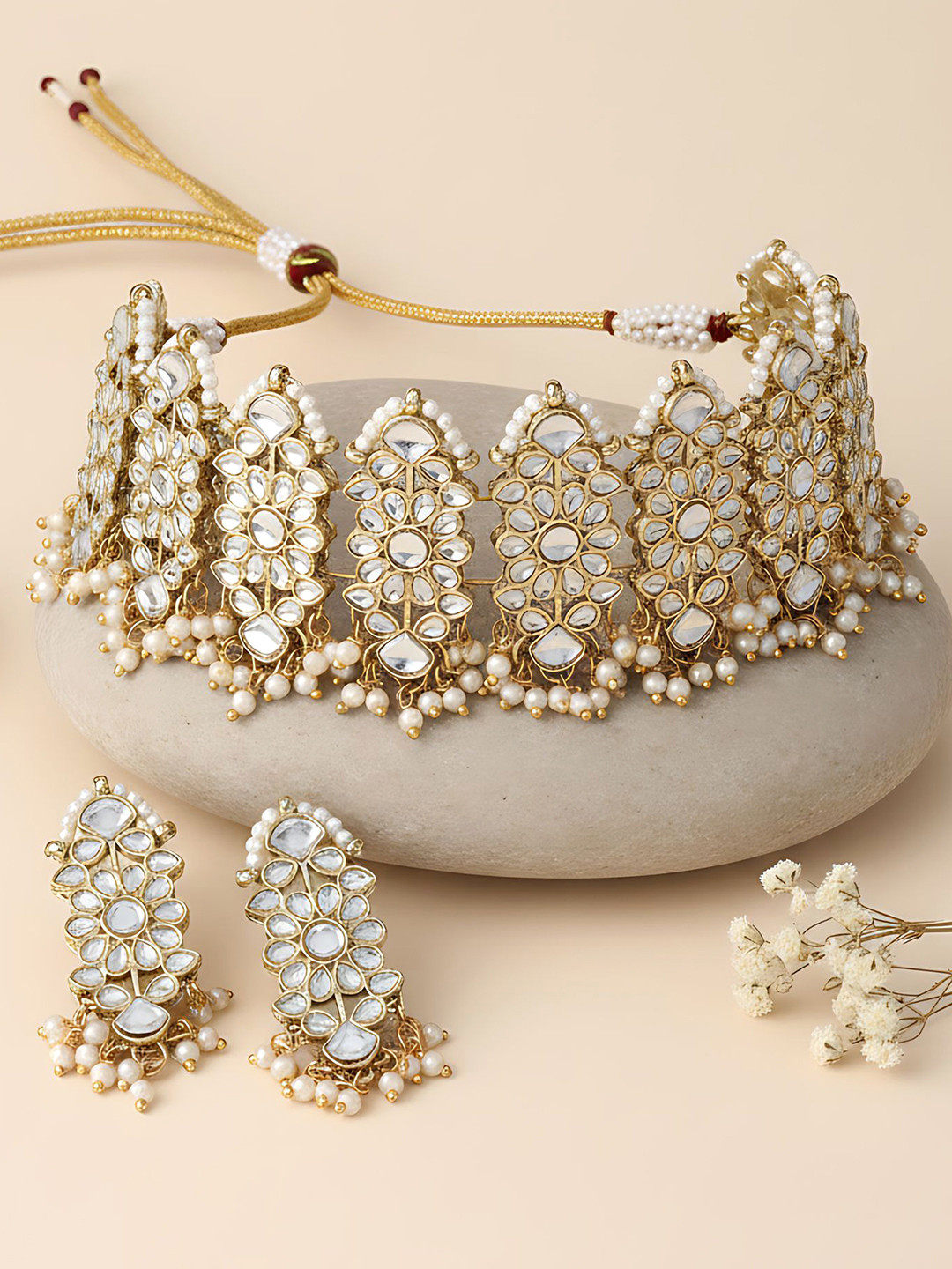 KARATCART Gold-Plated Kundan Studded Choker Jewellery Set