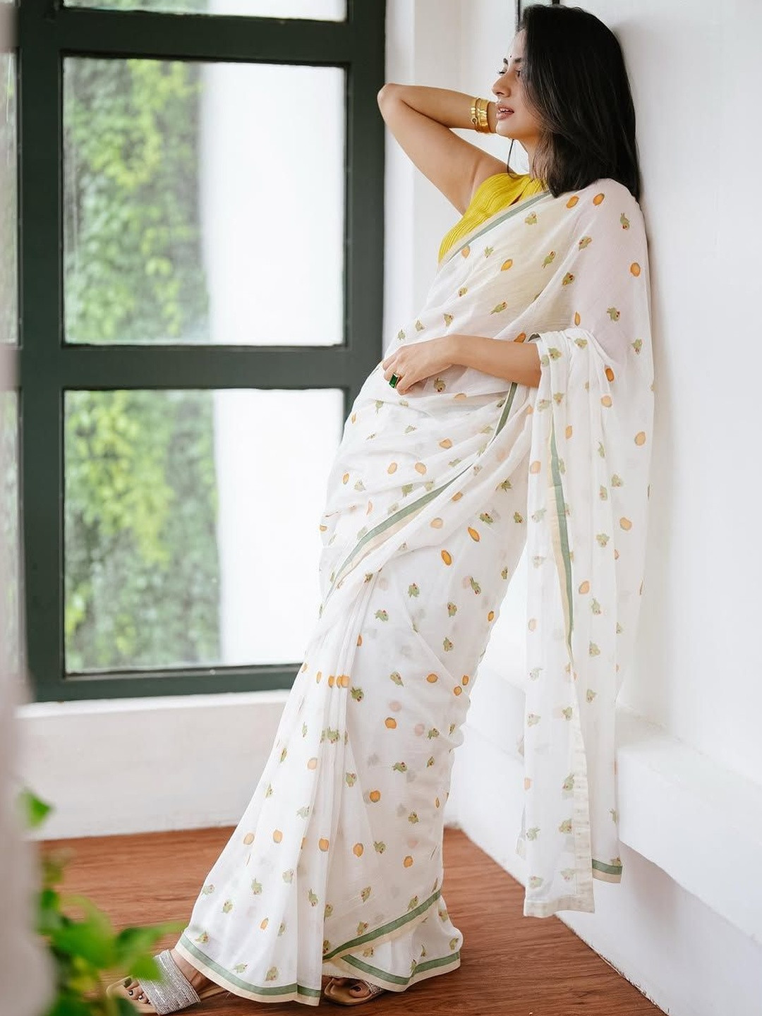 AMRUTKALA SAREES Abstract Printed Block Print Saree With Blouse Piece